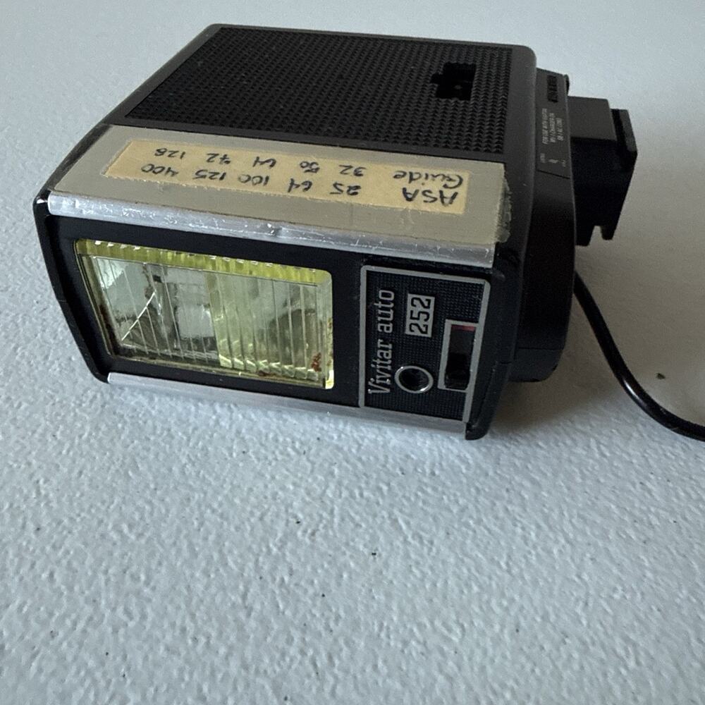 Vivitar Auto 252 Mount Flash - Picture 4 of 9